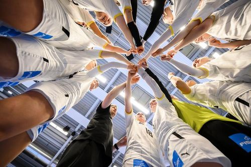 Începe CM de handbal feminin - Sărbătoare pe semicerc, plus visul tricolorelor: Calificarea la Jocurile Olimpice