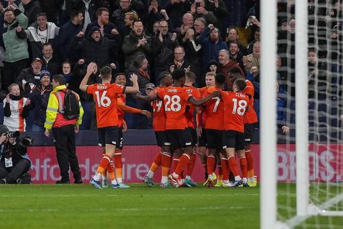 VIDEO Micuța Luton Town stabilește un record în Premier League și părăseşte zona retrogradării