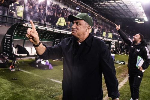 Antrenorul Fatih Terim pleacă de la Panathinaikos, după ce a fost învins categoric de Răzvan Lucescu