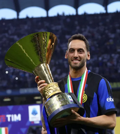 Calhanoglu „Sufletul” celor două stele ale lui Inter: de la  trădătorul renegat  de Zlatan la cel mai bun regista din lume