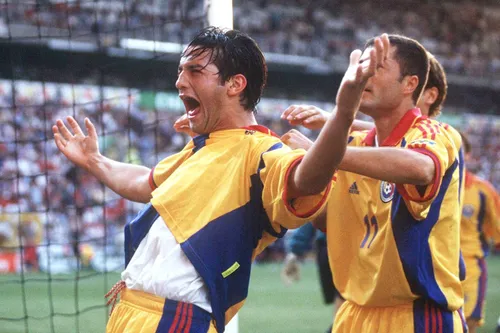 Cristi Chivu, euforic după golul marcat în România - Anglia la Euro 2000. FOTO: Imago