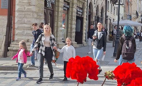 Mamă cu doi copii în centrul Liovului Fotografii: Theodor Jumătate