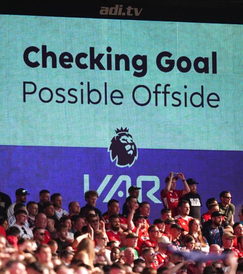 var nestins  Cluburile din Premier League merg tot  pe mâna arbitrajului video