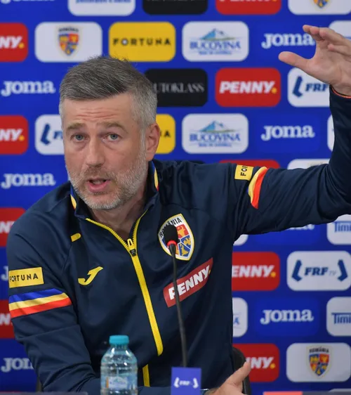 „Lăsați echipa în pace!”  Iordănescu le cere fanilor să-și îndrepte furia către el