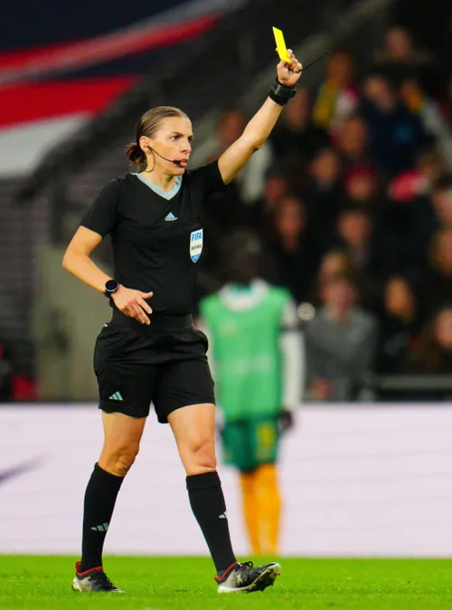 Nemulțumire   Nicio femeie arbitru  la EURO 2024: „Cred că UEFA nu ține cont de gen când selectează arbitrii”