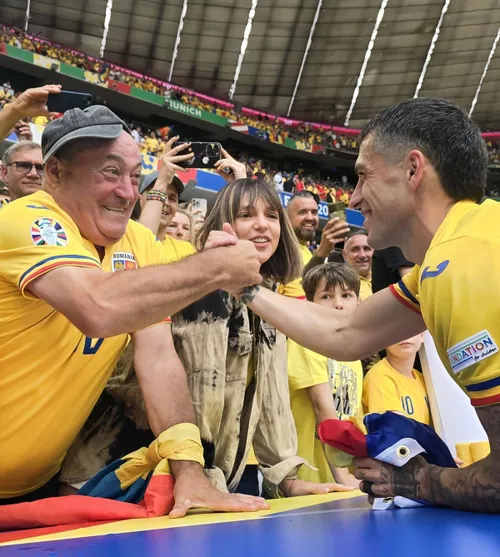 cE MOMENT  Imagine superbă cu  Stanciu  și tatăl său după victoria cu Ucraina + povestea dezvăluită de FRF