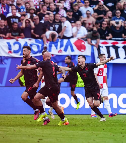 Croația-Albania 2-2  Croații aproape să  rateze  calificarea din grupe