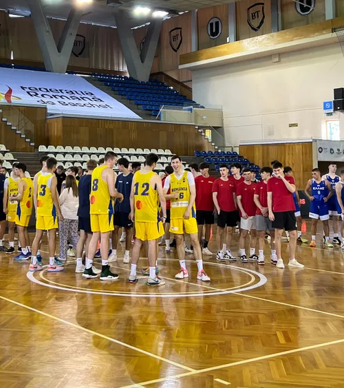 ROMÂNIA - GRECIA 72-59   "Tricolorii" U18  au câștigat turneul de baschet de la Cluj
