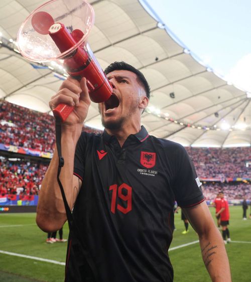 PEDEAPSĂ  Albanezul Mirlind Daku a fost  suspendat  de UEFA după scandările anti-Serbia