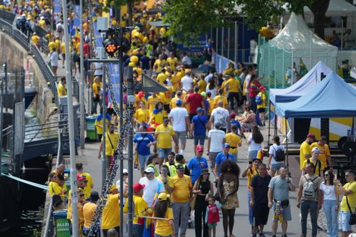 Suporterii fac deja atmosferă în Frankfurt