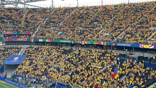 Fanii români fac atmosferă pe stadion