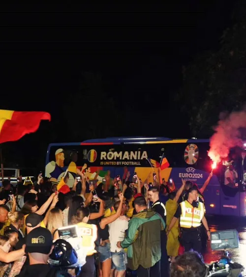 Extaz Suporterii români i-au așteptat pe „tricolori”  la miezul nopții