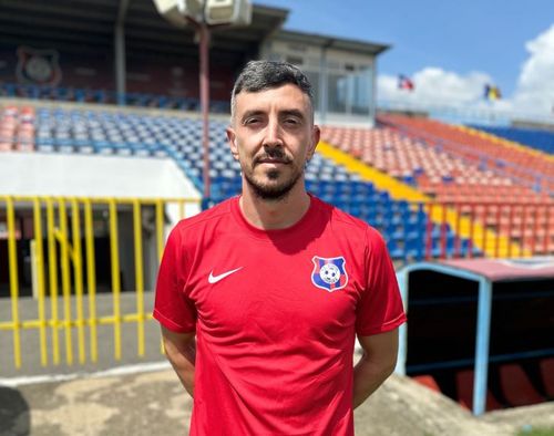 OFICIAL  Fostul golgheter al României  a semnat  cu FC Bihor