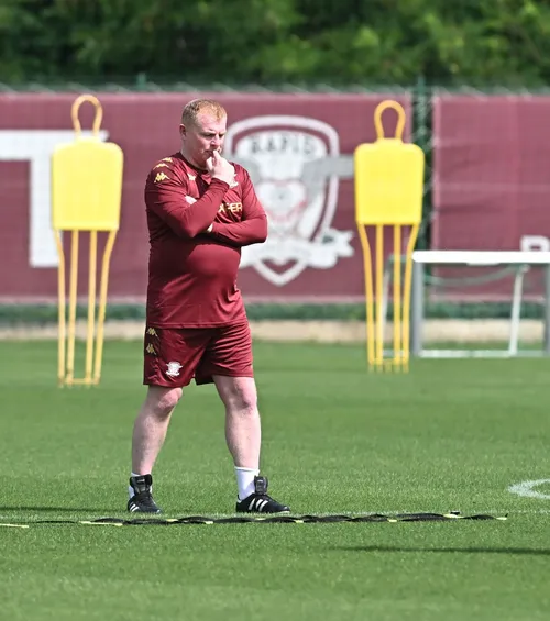 Remarcat Tânărul care l-a impresionat pe Neil Lennon la Rapid: „L-am poreclit  Roy Keane ”