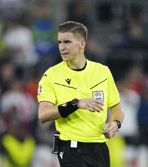 Cel mai tânăr! UEFA surprinde: francezul Francois Letexier arbitrează  finala Euro