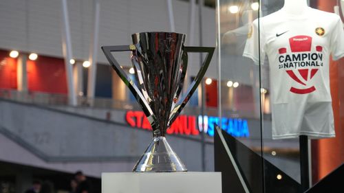 FCSB a dus trofeul de campioană în Ghencea