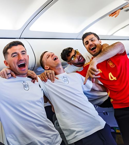 Petrecere în avion Naționala Spaniei s-a întors în țară, după triumful de la EURO 2024:  „Trofeul e în bagaj”