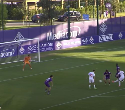 Louis Munteanu  Gol de atacant veritabil + două pase decisive pentru  Fiorentina , în primul amical al verii