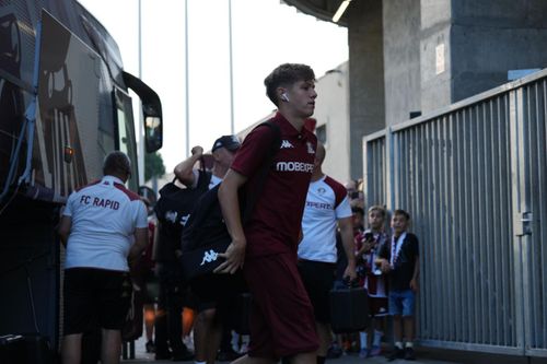 Sosirea Rapidului la stadion înainte de meciul cu CFR