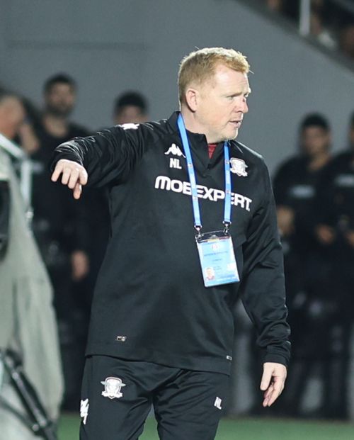 „Am fost echipa mai bună”   Neil Lennon  consideră că Rapid merita victoria cu CFR + transferă un portar