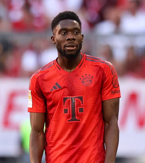 Saga continuă Bayern nu-i dă drumul lui  Alphonso Davies . Canadianul ajunge gratis la Real Madrid, dar nu acum