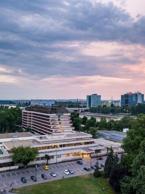 STAU PE INSULA MARGARETA  FCSB a ales o  cazare inedită  la Budapesta: un hotel la marginea insulei pe Dunăre din capitala Ungariei