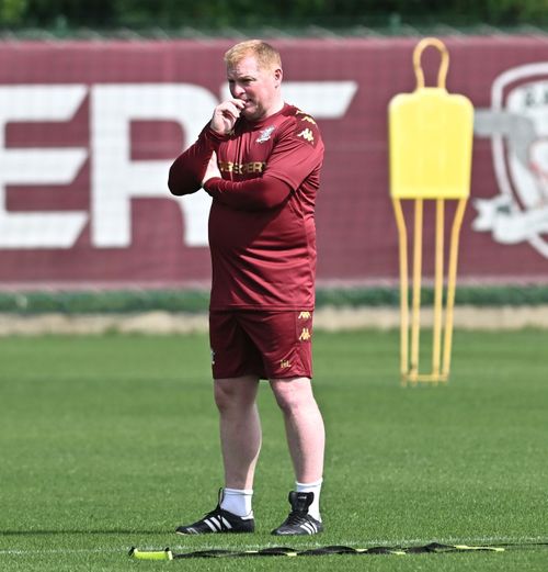 Problemă de familie  Neil Lennon  a plecat din țară  și sunt șanse minime să fie pe bancă la meciul cu Sepsi