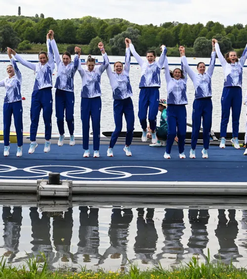 Reacții de aur Presa britanică,  „chapeau”  pentru echipajul feminin de 8+1 al României: „Să domini cursa astfel, tot respectul!”