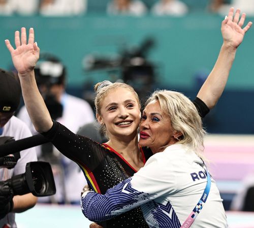 „Atât am suportat!” Mama Sabrinei Voinea a anunțat  retragerea sportivei , după concursul la sol: „Nu a ieșit din covor la nicio linie! Întrerupem gimnastica”