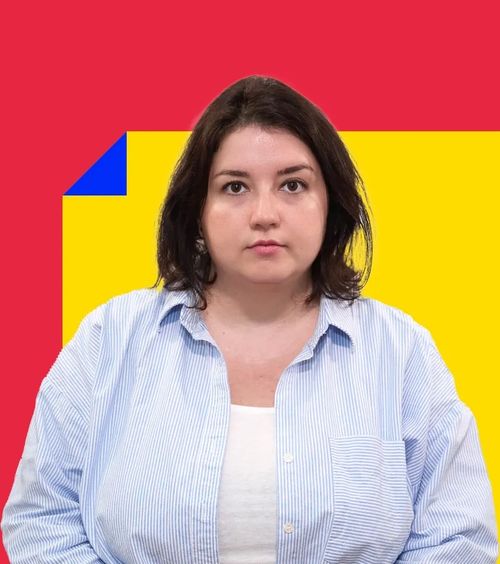 IOANA MIHALCEA   Distanțarea  lui Lucescu