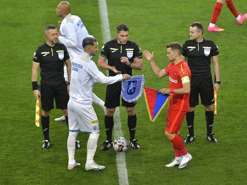 După 15 luni!  Istvan Kovacs o arbitrează pe  FCSB  după mai bine de un an