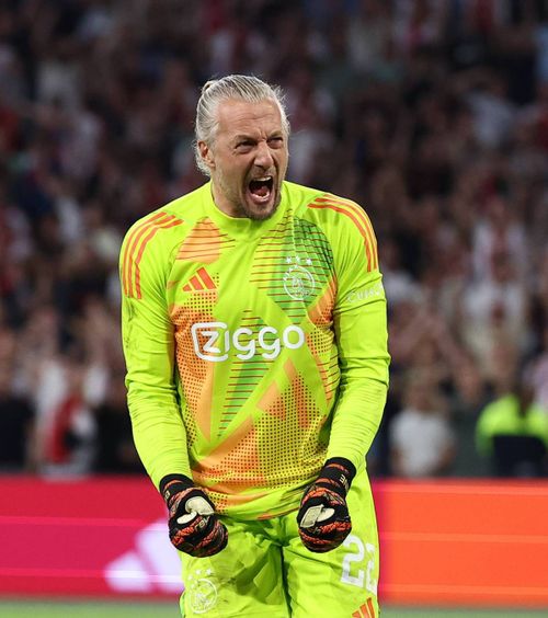 Record UEFA  Ajax a trecut de Panathinaikos după  34 de lovituri de departajare  » Portarul de 40 de ani, eroul „lăncierilor”