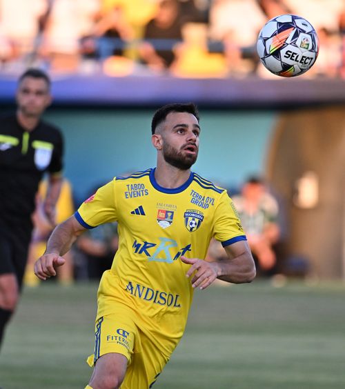 „Roșu” decisiv  Slobozia pierde cu Petrolul, 1-2, după ce a jucat în 10 o repriză întreagă: Mihalcea  l-a bruscat  pe eliminat!