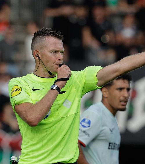 Una caldă, una rece Un olandez  va arbitra  LASK Linz - FCSB » A mai fluierat echipe din România