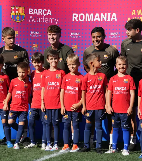 Visul blaugrana Barcelona și-a trimis antrenorii la București »  Secretele La Masia , predate puștilor: „În 4-5 ani vom avea și noi un jucător acolo”