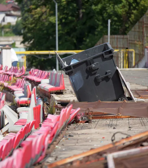 Puse la pământ Masa presei și tribuna 0 de pe Dinamo  au fost demolate ! Imagini noi din „Groapă”