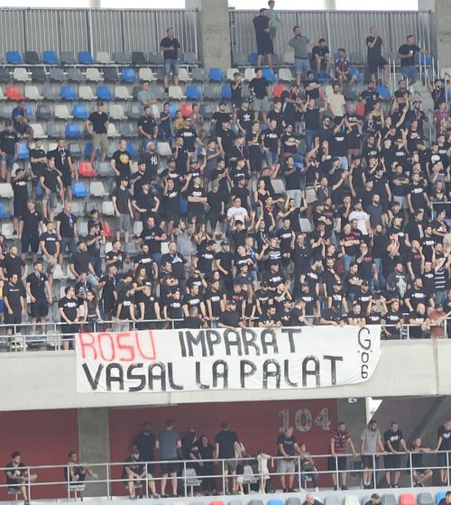 PROTEST ÎN GHENCEA  Mesaje anti-MApN și FCSB  la meciul Stelei: „Vasal la palat" și „În războiul nostru, ne sunteți inamici”