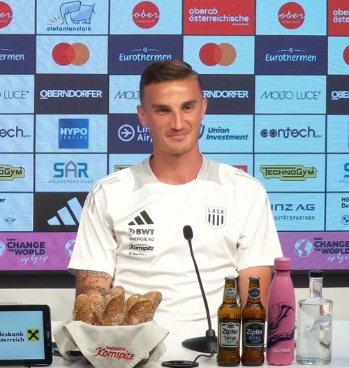 Nepregătit  LASK Linz a trimis la conferință un jucător care nu știe  niciun fotbalist  de la FCSB