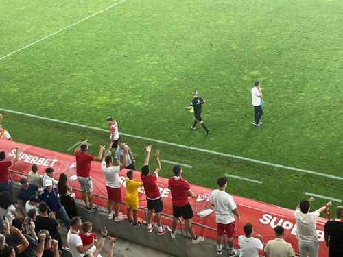 Dinamo - Universitatea Craiova. Scenele din spatele băncii oltene de un grobianism feroce (foto: GOLAZO.ro)