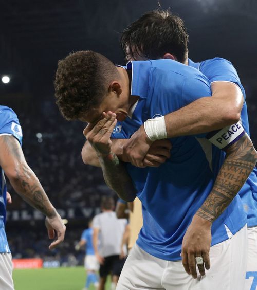 Nebunie la Napoli  Debutul lui Conte pe „Maradona”: 3 goluri, lacrimi și  urlete de bucurie