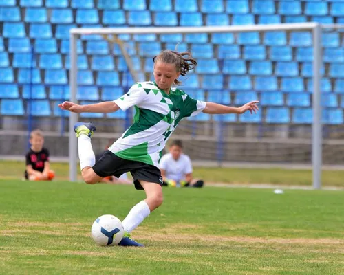 De la atletism la fotbal  Ingrid Alexandra Pap-Ieney  a avut o vară de neuitat: a participat la o serie de turnee după ce a fost premiată de Bimbo România