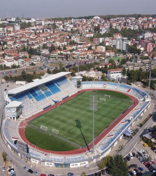 De la mlaștină la hibrid   Imagini GOLAZO.ro  de pe „Fadil Vokrri” » UEFA a luat măsuri la Pristina! Meciul cu România din preliminariile trecute a atras atenția