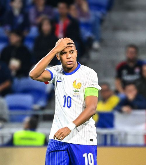 „Mbappe e mediocru”  Fanii Franței  l-au fluierat , jurnaliștii l-au criticat. Și pe el, și pe Deschamps!