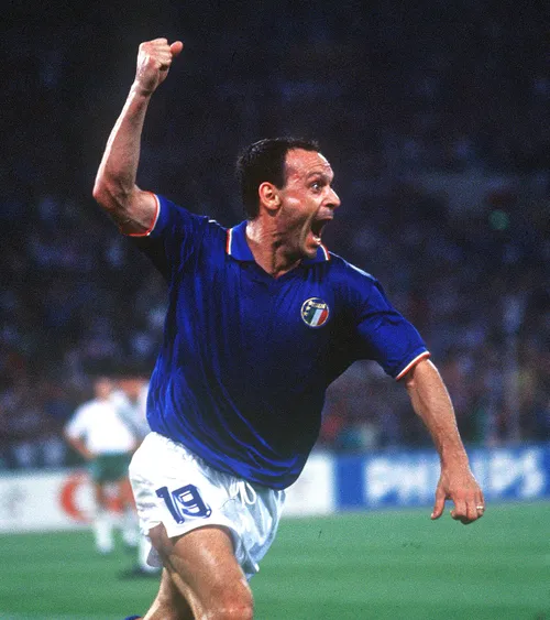 &bdquo;I-am tras un pumn lui Baggio!&rdquo;&nbsp;&nbsp; Povestea lui Salvatore Schillaci, cel mai bun fotbalist al Campionatului Mondial din 1990