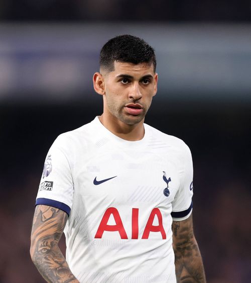 ACUZAȚII  Rivalul pe post al lui  Drăgușin , atac la șefii lui Tottenham după înfrângerea din meciul cu Arsenal