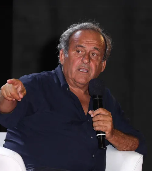 Michel Platini, propunere bizară  Fostul șef al UEFA:  „Să se joace în 10 oameni”