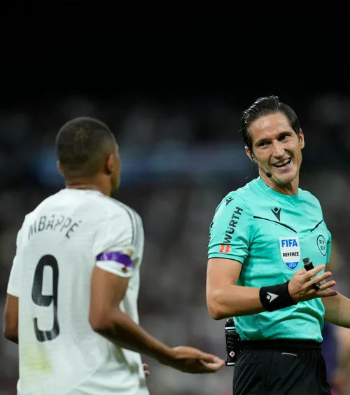 „Este o rușine!”  Spaniolii au publicat imaginile cu cearta dintre  Mbappe  și arbitru: „Lipsă totală de respect să-mi faci asta mie!”