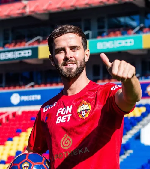 Transfer neașteptat  Miralem Pjanic a semnat cu o echipă  interzisă  în cupele europene: „Cel mai mare ipocrit din fotbal”