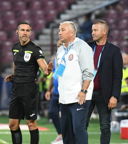 Petrescu, afectat de scand&#259;rile fanilor&nbsp;Antrenorul lui CFR Cluj a reac&#539;ionat dup&#259; ce i s-a cerut demisia: &bdquo;C&acirc;nd nu sunt aici, sunt bun!&rdquo;