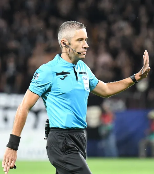 Arbitri români în UCL   Prima brigadă românească  delegată în Liga Campionilor